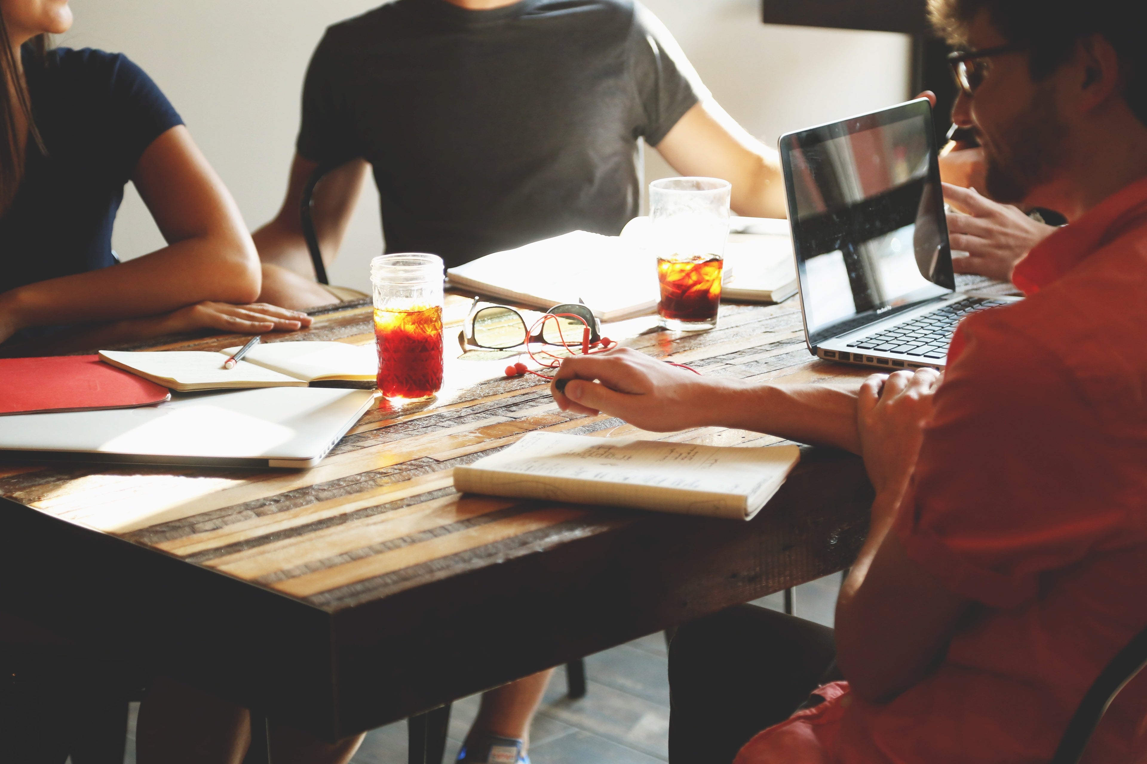 startupstockphotos-meeting-594091.jpg__PID:8b2f4af4-03d7-4f8d-90da-5d0aa689a303